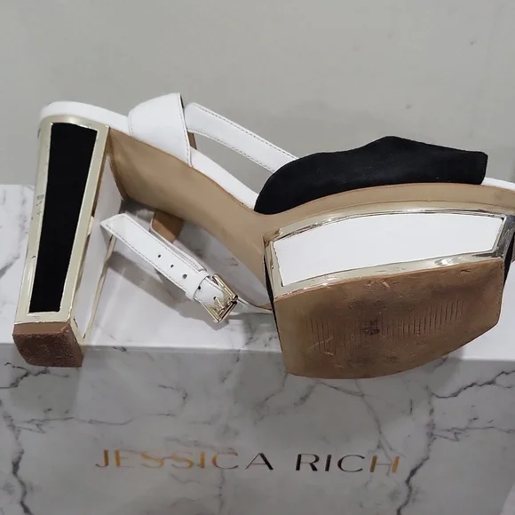 GUESS - Picture 10 of 10